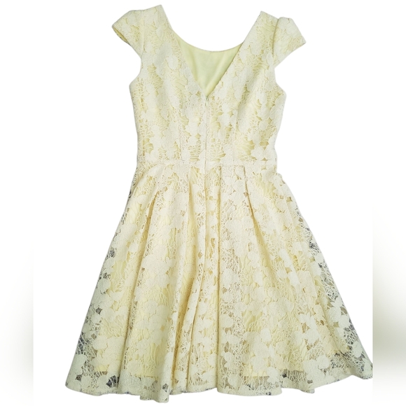 Betsey Johnson Pale Yellow Lace Dress Size 2 - Picture 4 of 7